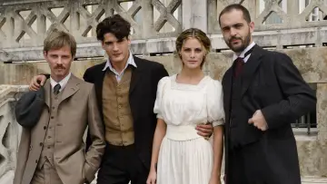 Backdrop for the TV series "Grand Hotel" #1343428
