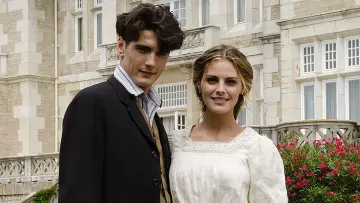 Backdrop for the TV series "Grand Hotel" #1343433