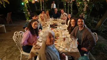 Backdrop for the TV series "Family Joy" #1498877