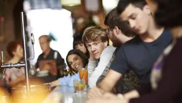Backdrop for the TV series "Please Like Me" #1591786
