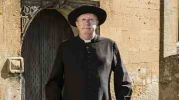 Backdrop for the TV series "Father Brown" #1291626