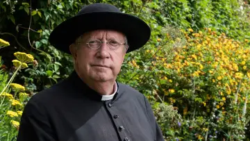Backdrop for the TV series "Father Brown" #1291630