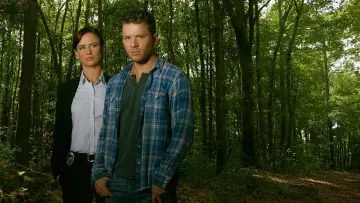 Backdrop for the TV series "Secrets and Lies" #1546541