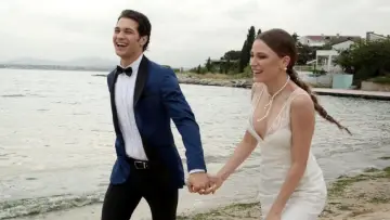 Backdrop for the TV series "Medcezir" #1382331