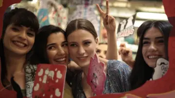 Backdrop for the TV series "Medcezir" #1382335