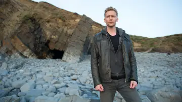 Backdrop for the TV series "The Night Manager" #1327114