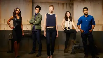 Backdrop for the TV series "Stitchers" #1469097