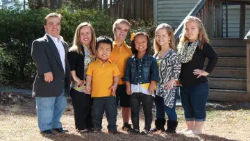Backdrop for the TV series "7 Little Johnstons" #1490091