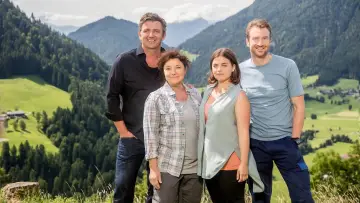 Backdrop for the TV series "Der Bergdoktor" #1382008