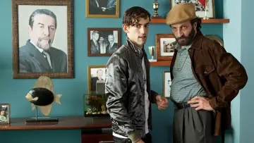 Backdrop for the TV series "Club de Cuervos" #1455539