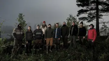 Backdrop к сериалу "Alone" #1223363