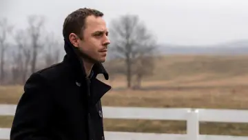 Backdrop for the TV series "Sneaky Pete" #1354976