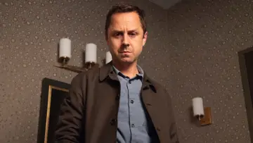 Backdrop for the TV series "Sneaky Pete" #1354982