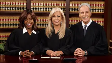 Backdrop for the TV series "Hot Bench" #1388475