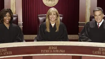 Backdrop for the TV series "Hot Bench" #1388476