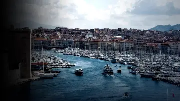 Backdrop for the TV series "Léo Matteï, Brigade des mineurs" #1542440