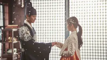 Backdrop for the TV series "Love in the Moonlight" #1405125