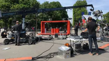 Backdrop for the TV series "Envoyé Spécial" #1395938