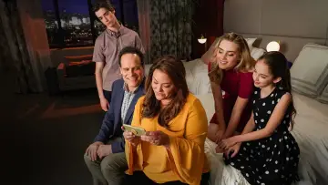 Backdrop for the TV series "American Housewife" #1348262