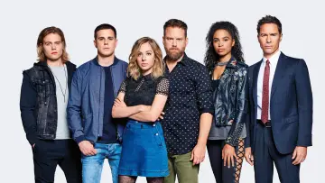 Backdrop for the TV series "Travelers" #1339058