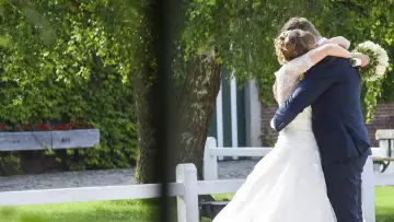 Backdrop for the TV series "Married at First Sight" #1223138