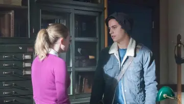 Backdrop for the TV series "Riverdale" #1276338
