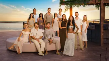 Backdrop for the TV series "Summer House" #1475072