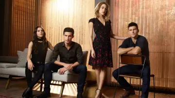 Backdrop for the TV series "Imposters" #1594832