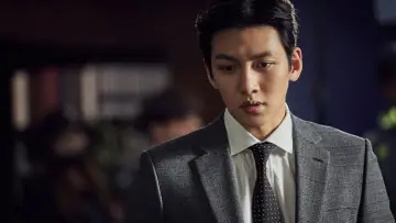 Backdrop for the TV series "Suspicious Partner" #1546700