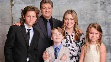 Backdrop к сериалу "Young Sheldon" #1249311