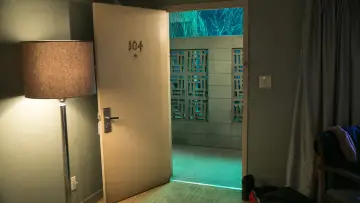 Backdrop for the TV series "Room 104" #1418718