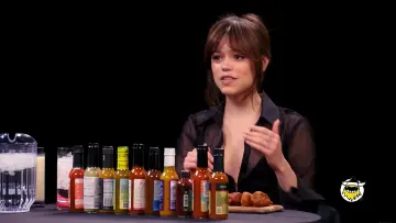 Backdrop for the TV series "Hot Ones" #1300845