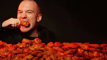 Backdrop for the TV series "Hot Ones" #1300847