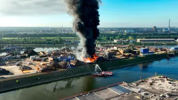 Backdrop for the TV series "Feuer & Flamme" #1482544