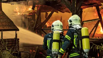 Backdrop for the TV series "Feuer & Flamme" #1482546