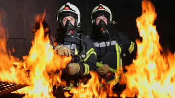 Backdrop for the TV series "Feuer & Flamme" #1482551
