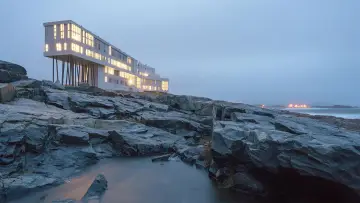 Backdrop for the TV series "Amazing Hotels: Life Beyond the Lobby" #1606771
