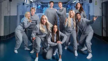 Backdrop for the TV series "Celebrity Hunted" #1317039