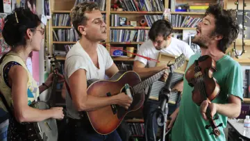 Backdrop к сериалу "NPR Tiny Desk Concerts" #1277695