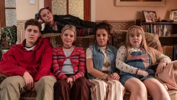 Backdrop for the TV series "Derry Girls" #1428022