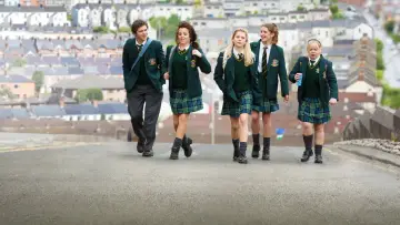 Backdrop for the TV series "Derry Girls" #1428036