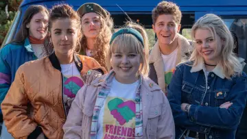 Backdrop for the TV series "Derry Girls" #1428054