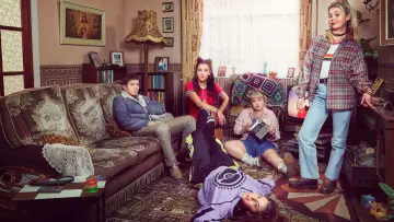 Backdrop for the TV series "Derry Girls" #1428055