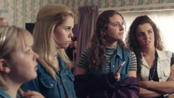Backdrop for the TV series "Derry Girls" #1428073