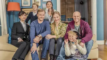 Backdrop for the TV series "Bonus Family" #1597139