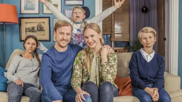 Backdrop for the TV series "Bonus Family" #1597140