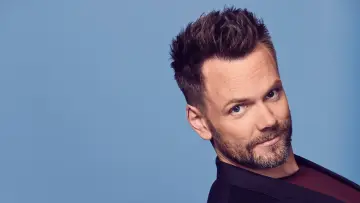 Backdrop for the TV series "The Joel McHale Show with Joel McHale" #1594651