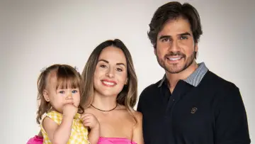 Backdrop for the TV series "Mi marido tiene familia" #1460764