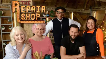 Backdrop for the TV series "The Repair Shop" #1357384