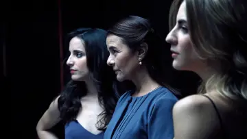 Backdrop for the TV series "Verdades ocultas" #1407255